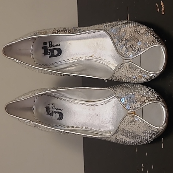 Sparkley silver sequined heels by Browns - Picture 2 of 5
